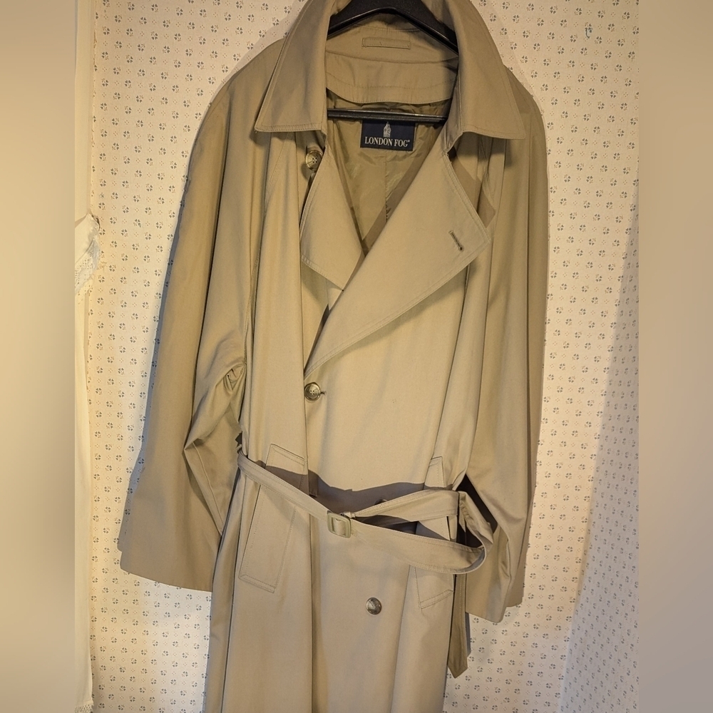 London Fog L Mens Khaki Tan raincoat 48 Reg belted, double breasted Long 007